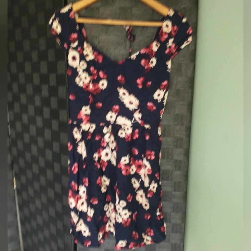 Women's Hollister blue short sleeved floral printed with cut out back dress - Picture 10 of 10